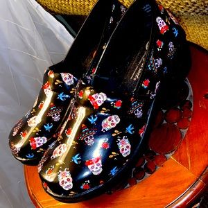 Brand new cute skull clogs